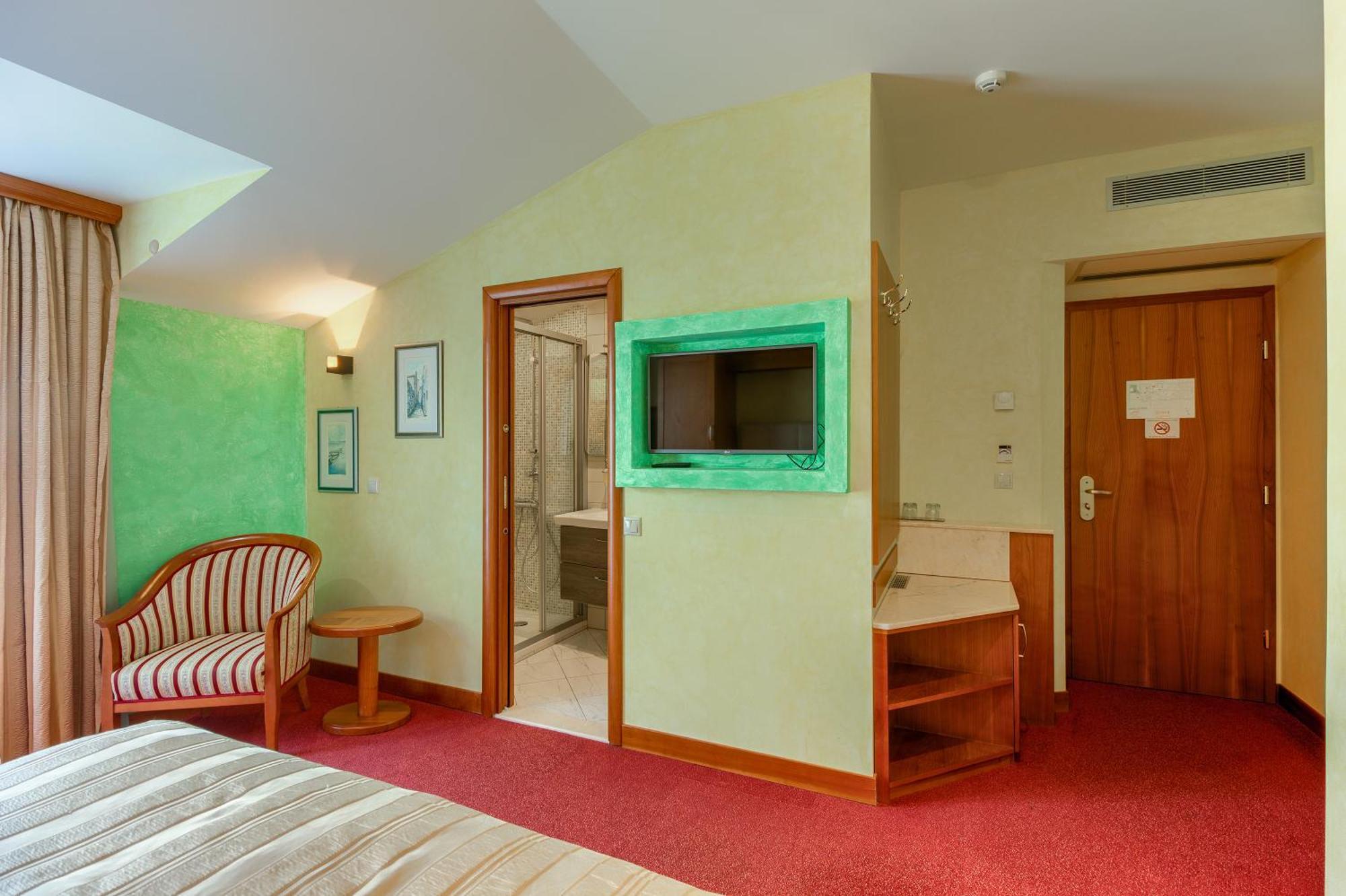 Hotel Villa Dvor (Adults Only) オミシュ 部屋 写真