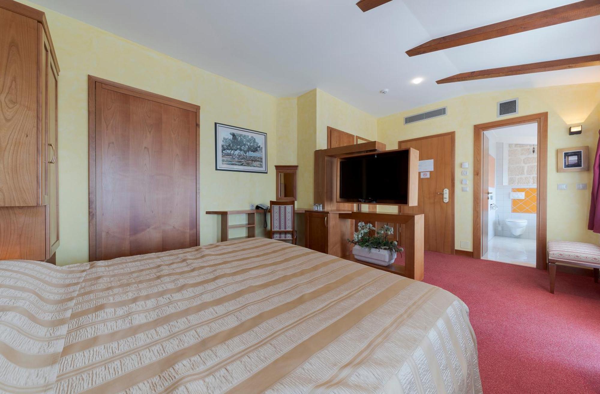 Hotel Villa Dvor (Adults Only) オミシュ 部屋 写真