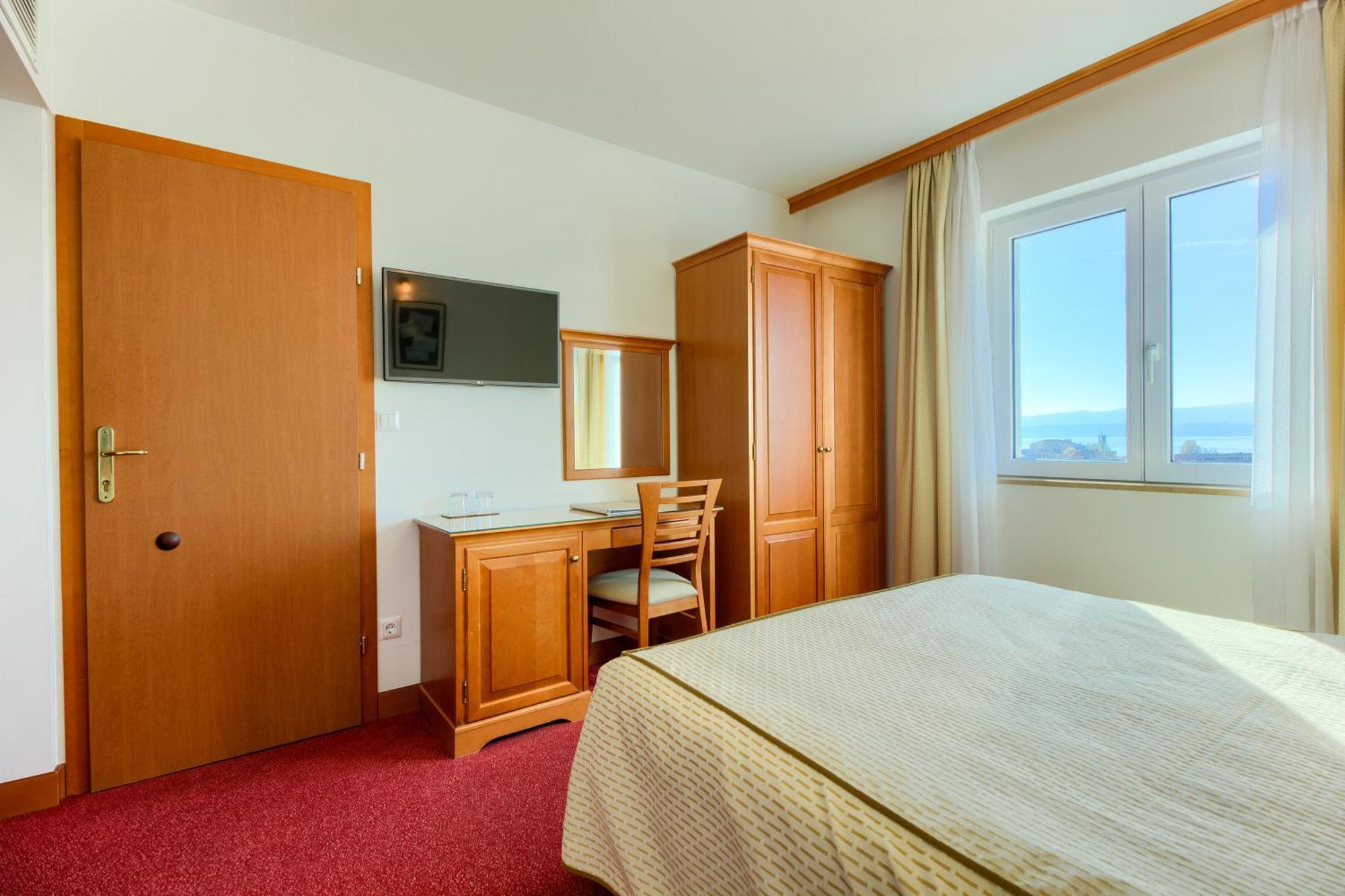 Hotel Villa Dvor (Adults Only) オミシュ 部屋 写真